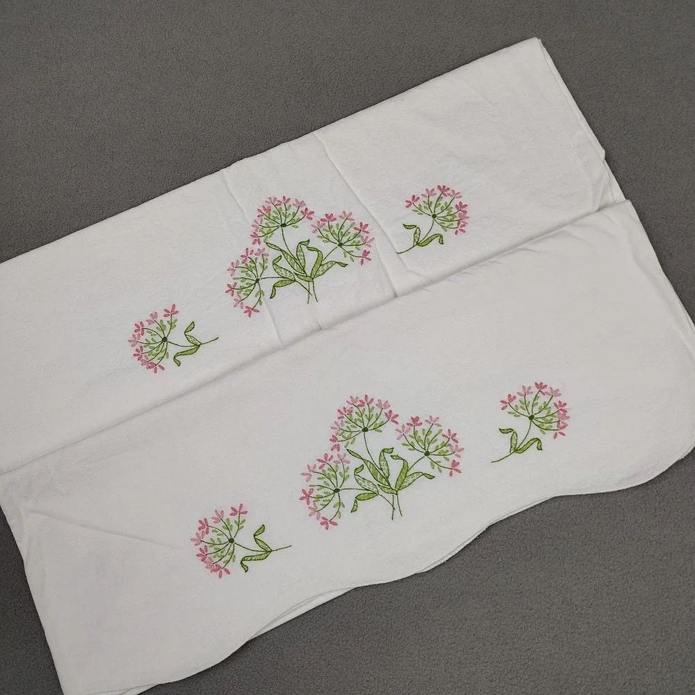 Vintage Embroidered Floral Pillowcase Set (2) White Pink MCM Cross Stitch 20x29